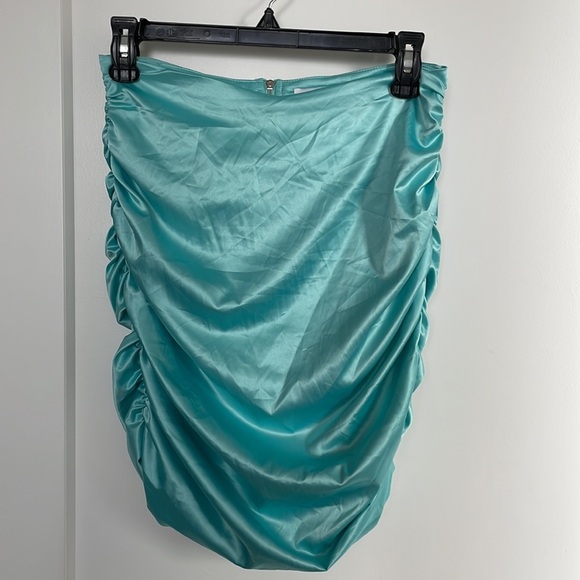 ✨ ASOS • Satin-gathered corset top and mini skirt - Picture 9 of 14